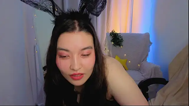 MomoRins online show from July 7, 9:50 pm