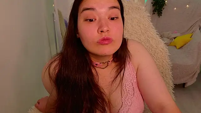MomoRins online show from July 27, 2:52 am