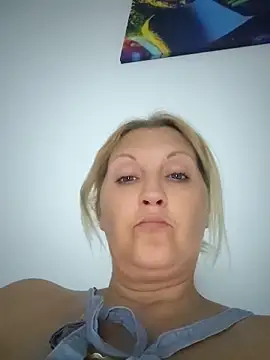 Divineblond online show from May 29, 7:34 pm
