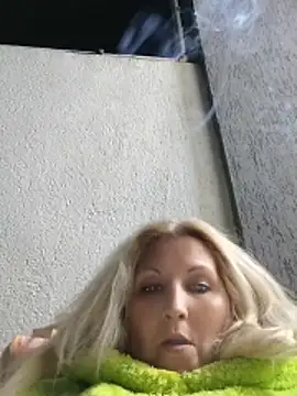 Divineblond online show from May 14, 8:36 pm