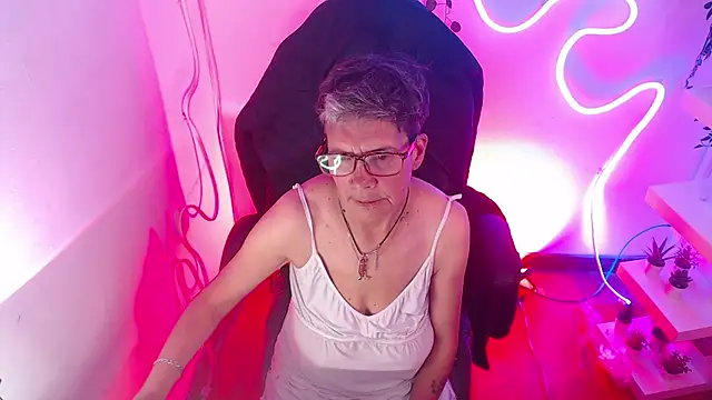 selena ferreira online show from July 8, 8:22 pm