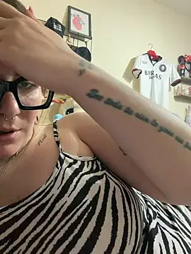 lauasg97 online show from April 22, 11:57 pm