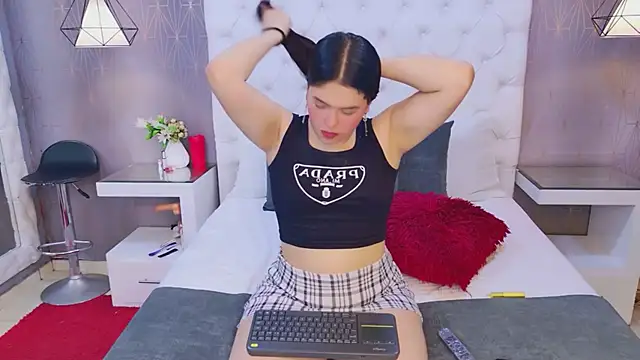 CarolineOlsen online show from May 17, 1:10 pm