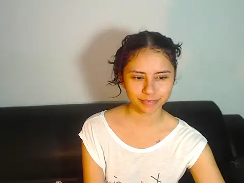 BellaLuxxs online show from May 11, 11:35 pm