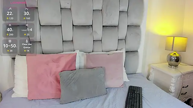 sofia  thompson online show from May 6, 11:58 am