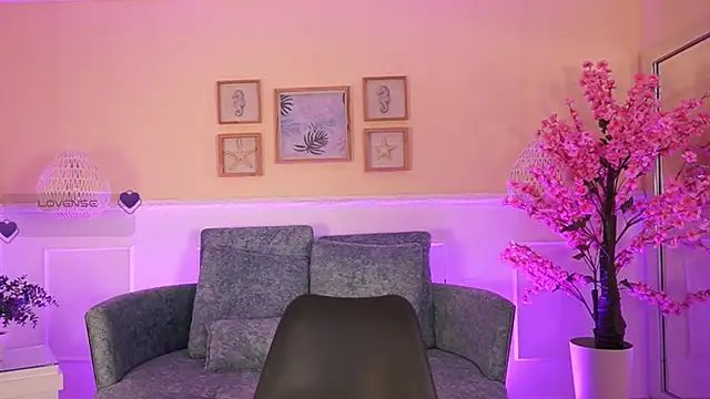 VioletJoness  online show from June 2, 11:44 am
