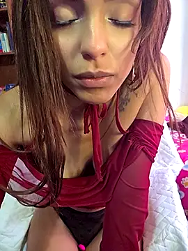 luna latindoll online show from May 23, 7:01 pm