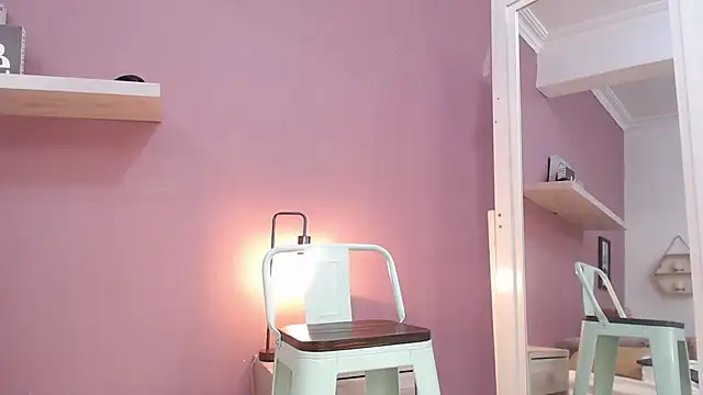 milaluxx online show from July 28, 4:39 pm