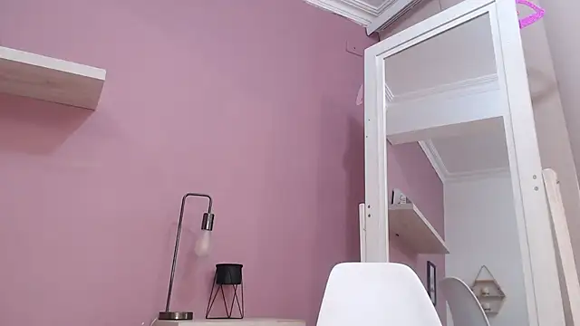 milaluxx online show from July 28, 1:10 pm