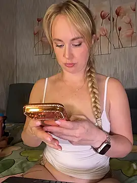 Kitty-Kelsi online show from August 5, 9:48 am