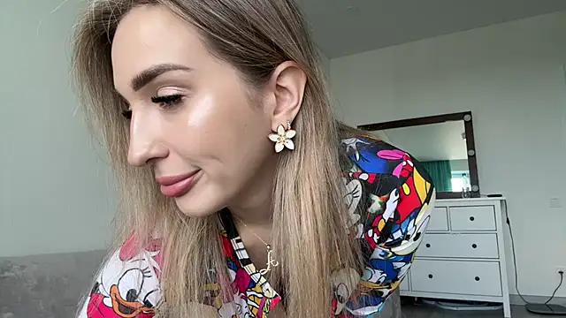 Victoria Jess online show from May 9, 9:44 am