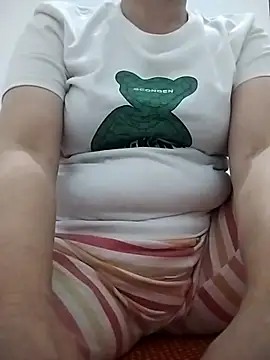 Maiaxoxo79 online show from May 3, 7:50 pm