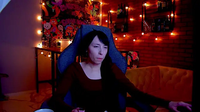 SeraphineSparda online show from May 21, 2:59 pm