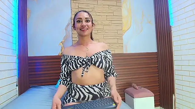 melek sunderpri online show from May 22, 6:11 am