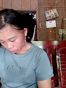 daisyy2 online show from July 2, 3:23 am