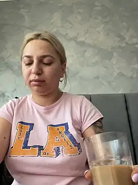 AmandaSnack online show from May 27, 4:20 am