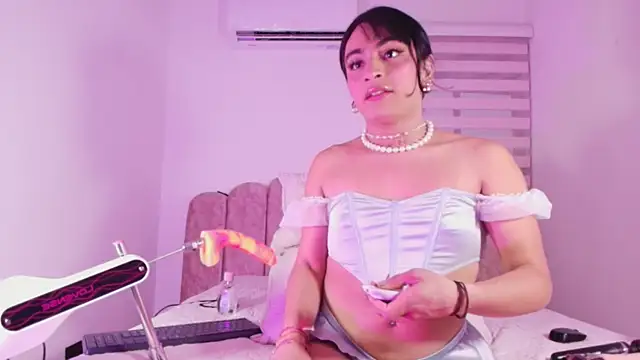 Malaia thompson  online show from June 6, 12:11 pm