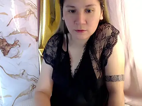 Cafe Lolla143 online show from May 9, 10:17 am