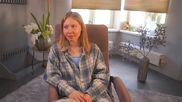 HaleyDelettre online show from May 6, 1:37 pm