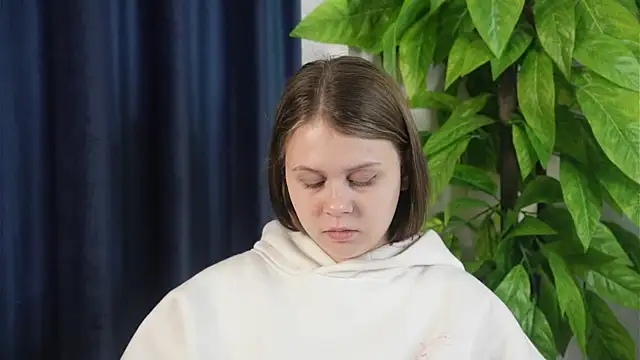 KarleenMcshaw online show from May 13, 4:40 am
