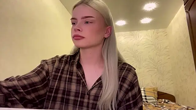 ShainaJoens online show from May 6, 5:50 pm