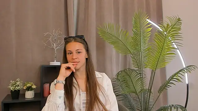 AleciaFreitas online show from May 8, 4:21 pm