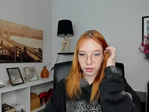 foxSonya online show from May 18, 5:35 am