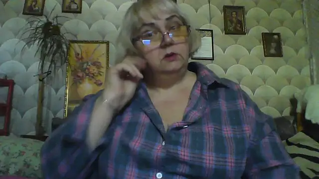 MarinaFarina53 online show from May 28, 5:38 am