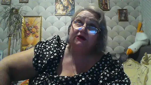 MarinaFarina53 online show from July 19, 5:15 pm
