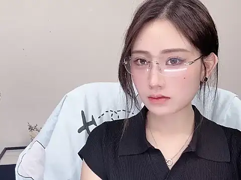  222Mia online show from May 11, 5:31 am