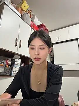 cuteluky18 online show from May 30, 1:53 pm