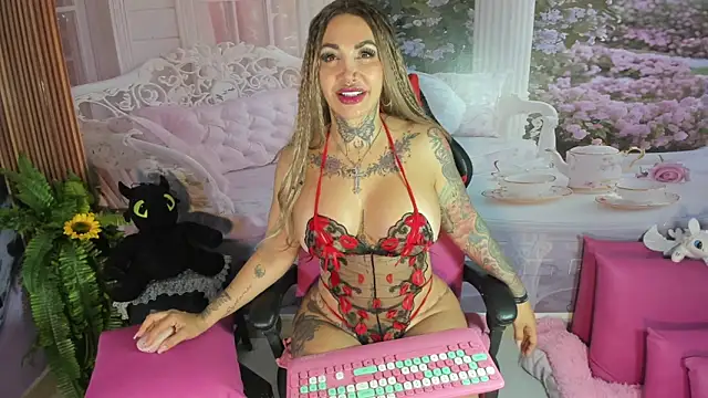 LaylaWatsson online show from June 4, 11:42 pm