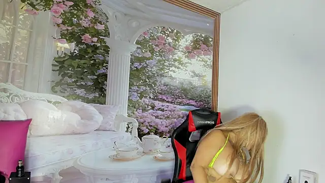 LaylaWatsson online show from May 11, 2:45 pm