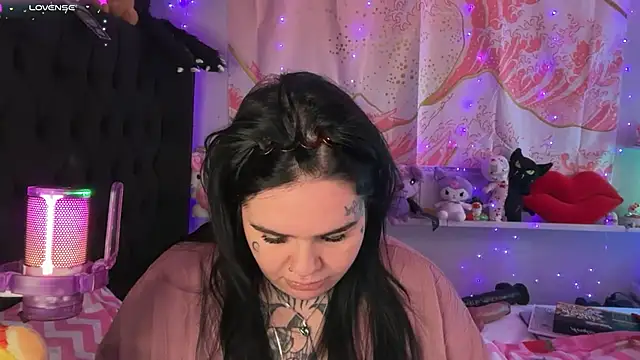 BigBootyHolly online show from July 18, 2:08 pm