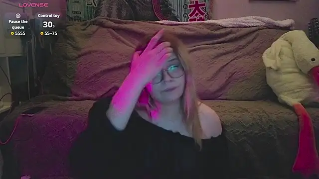 LeahBay online show from July 18, 10:56 pm