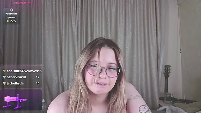 LeahBay online show from June 21, 10:25 pm