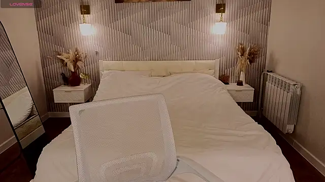 Tracey Gill online show from July 28, 1:14 am