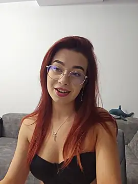 VipFOXXY online show from August 6, 6:15 pm