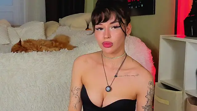 Regina Amour online show from June 22, 7:33 pm