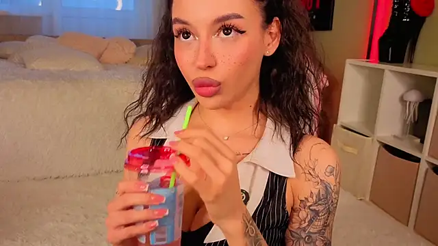 Regina Amour online show from July 25, 6:15 pm