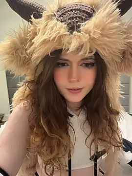 cutypiefull online show from July 28, 1:36 am