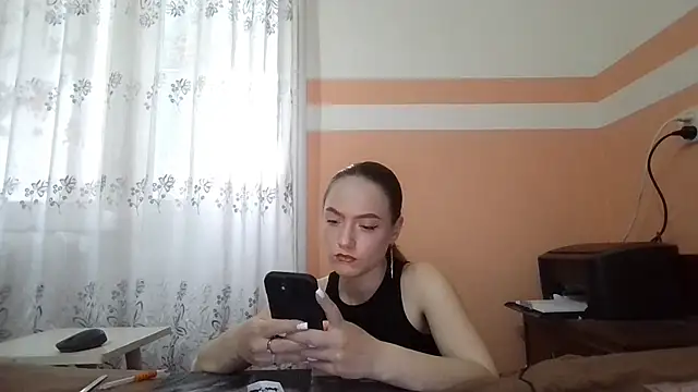 JulianeHedgpeth online show from May 21, 1:42 pm