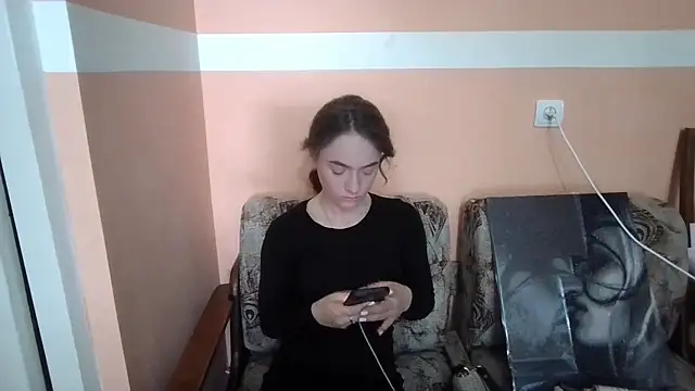 JulianeHedgpeth online show from May 29, 11:30 am