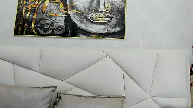 lunaasmithh online show from July 28, 11:17 am