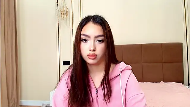 maddie perezz online show from June 12, 6:16 pm