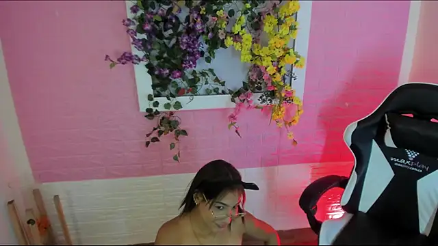 Scarlett Lune online show from May 24, 12:42 am