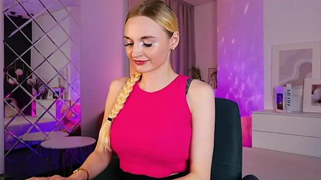 Mila  Lux online show from May 30, 9:11 pm