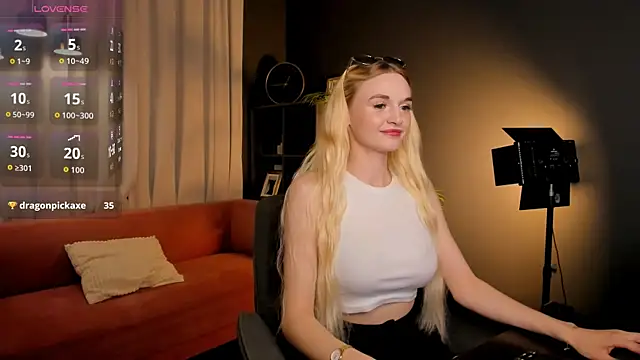 Mila  Lux online show from June 21, 8:57 pm