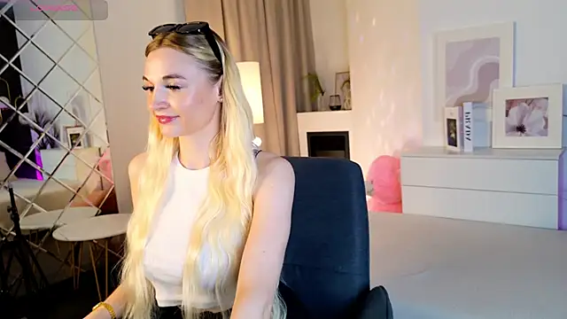 Mila  Lux online show from June 2, 9:05 pm