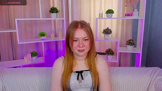 AlexaaBee online show from May 22, 8:12 am